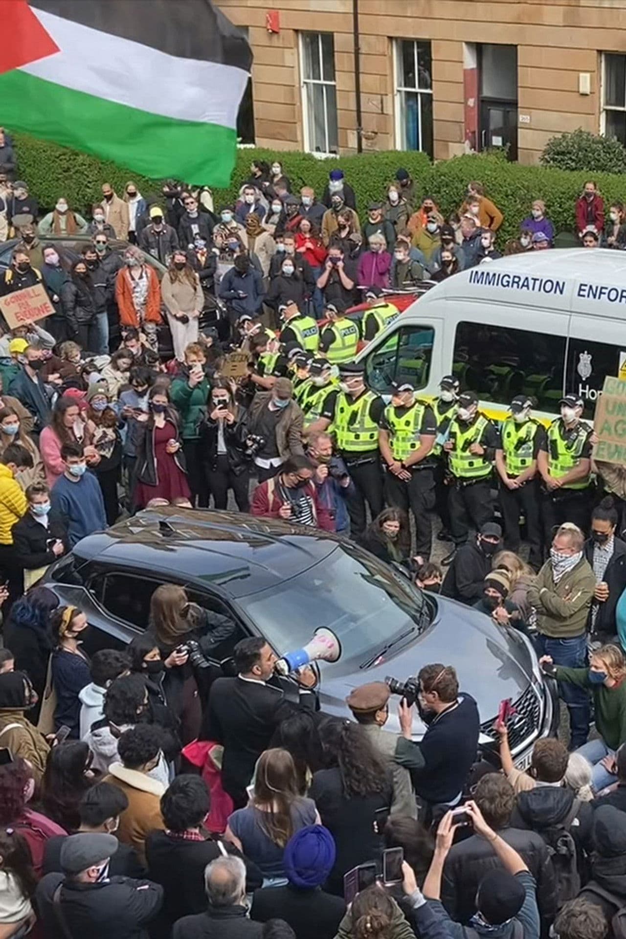 Everybody to Kenmure Street