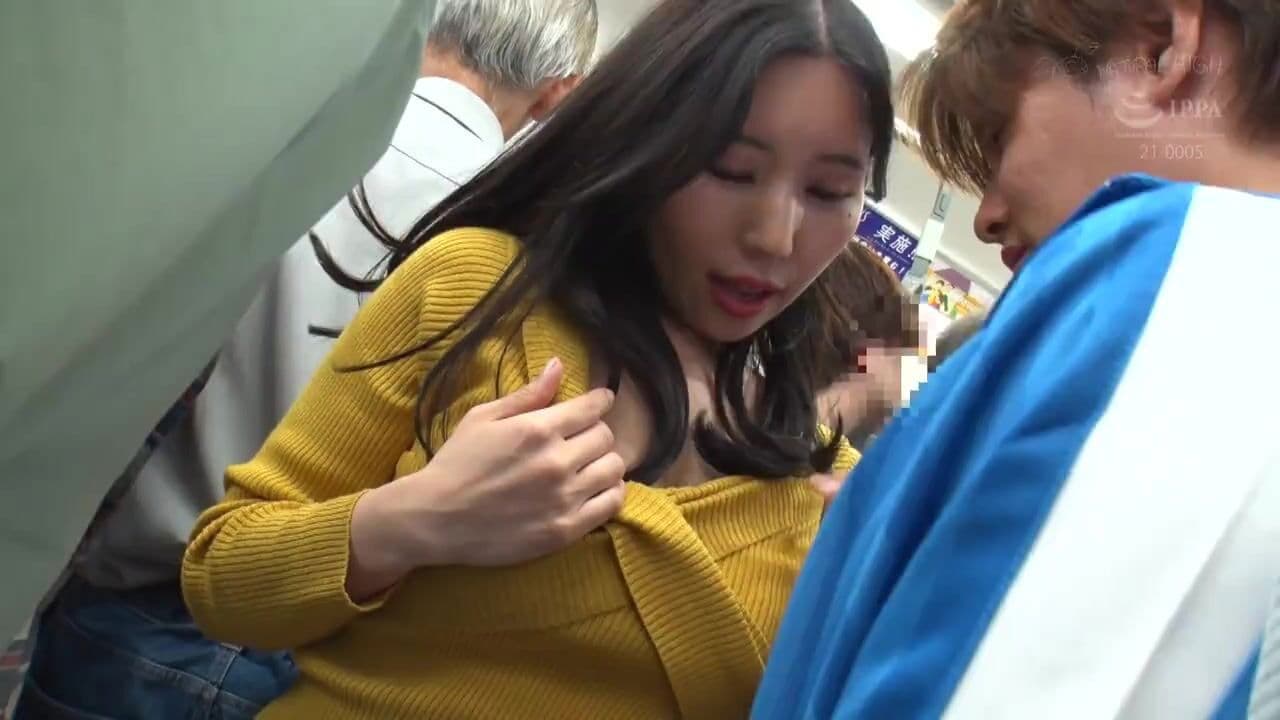 M男開発電車 ポケット手コキで着衣内射精させる責め好きお姉さん